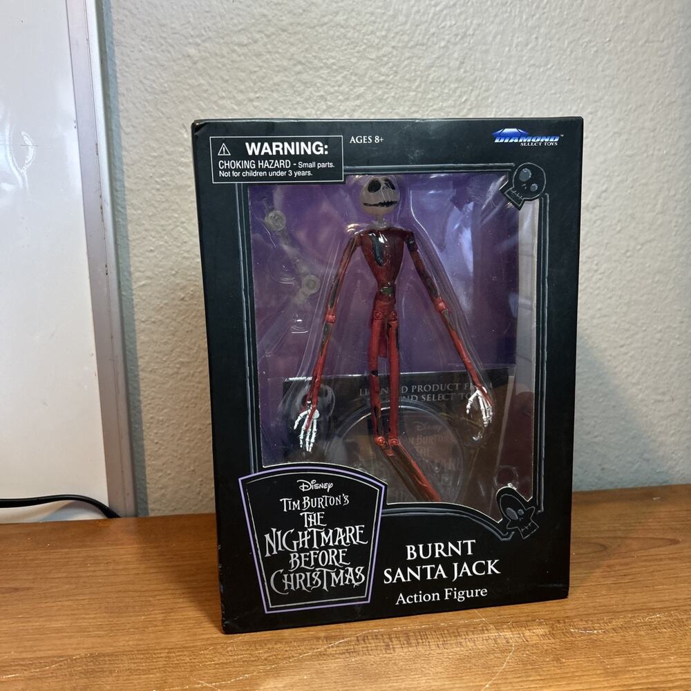 Diamond Select Toys The Nightmare Before Christmas - Burnt Santa Jack 7" Figure